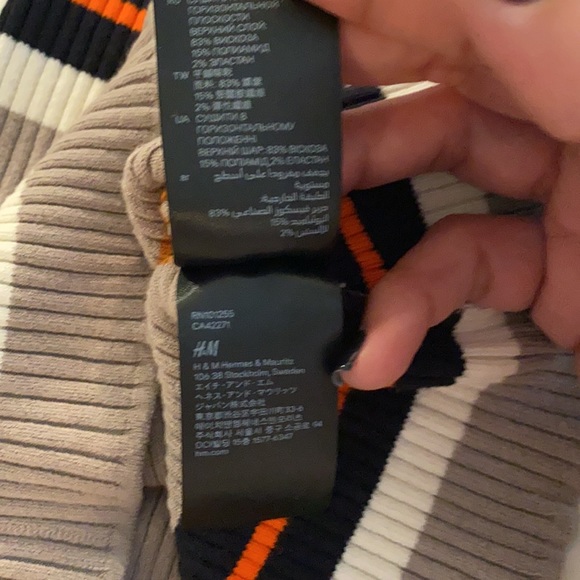 H&M Off-the-shoulder top - Mole/Striped EUC. - Picture 17 of 17